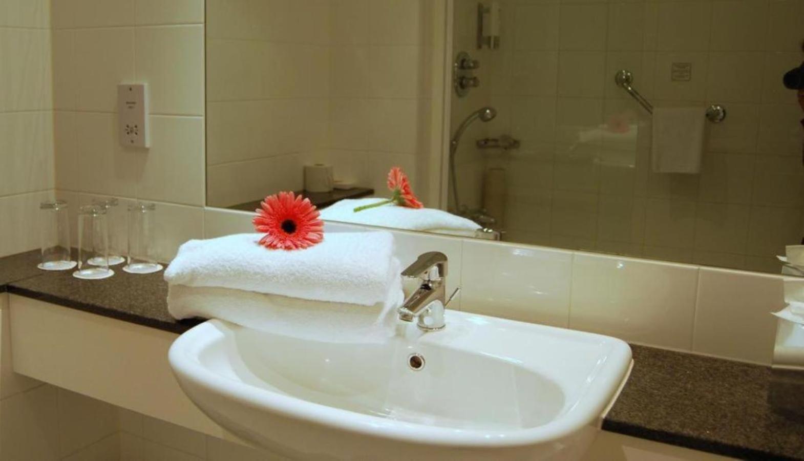 Maldron Hotel & Leisure Centre Limerick Junction מראה חיצוני תמונה